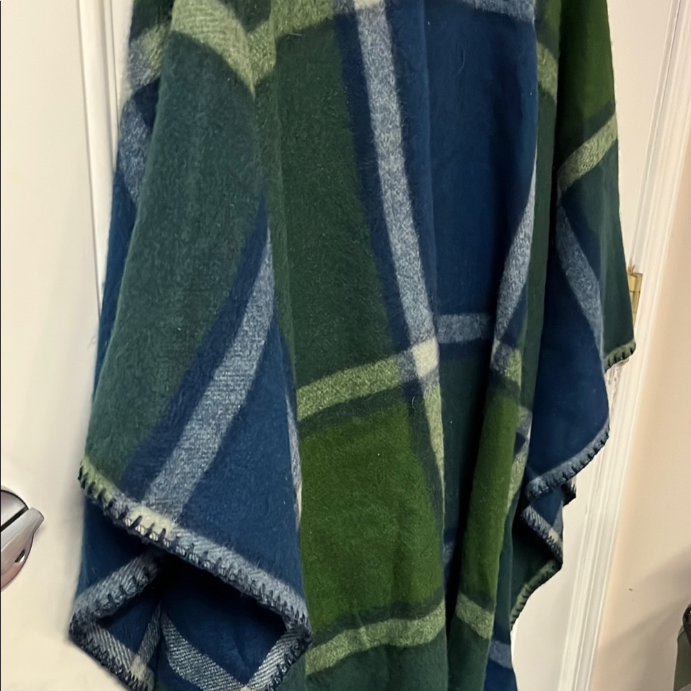 Woolrich Plaid Open Front Poncho - Picture 8 of 10